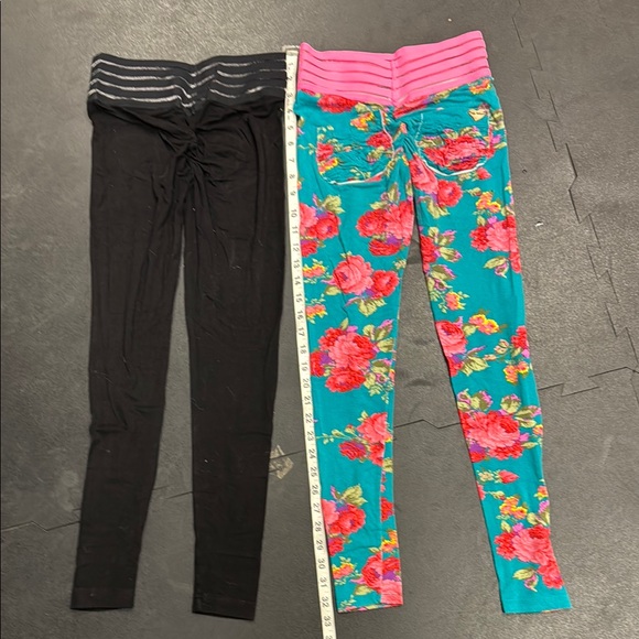 Cute Booty pants size small 2 pair - Picture 3 of 5